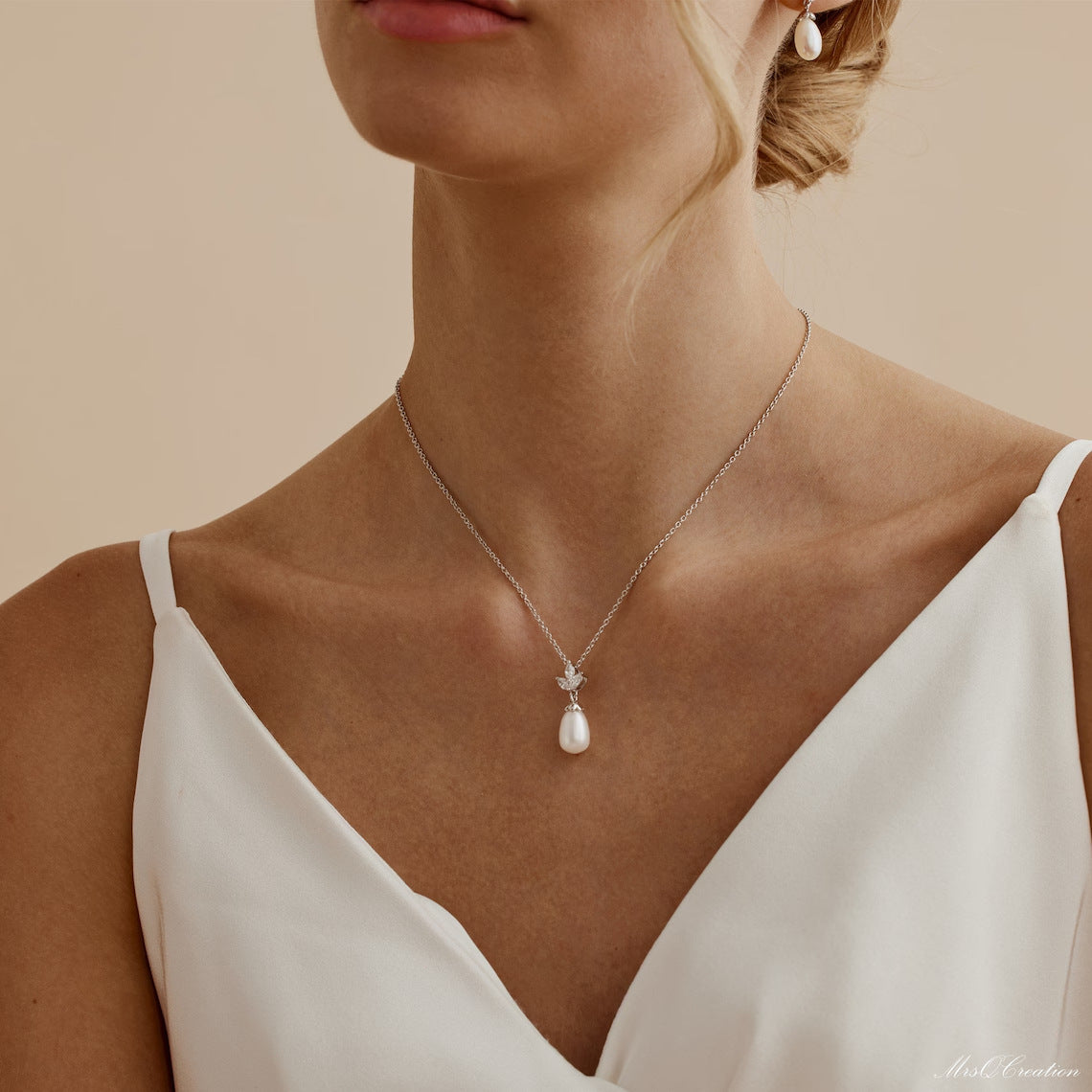 Pearl zircon collarbone chain